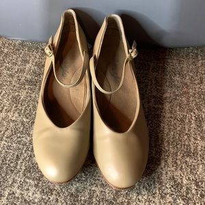 Capezio dance character shoes tan gently used size 9